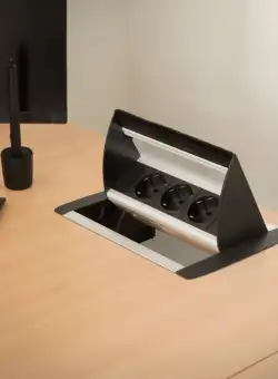 Bloc multipriza incorporabil, rabatabil, 3 prize