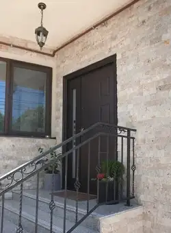 Travertin Multicolor Scapitat, 7.5 cm x LL x 2.2 cm